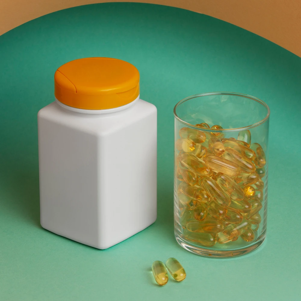 round plastic jars with lids