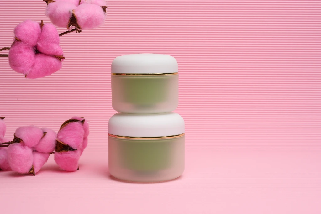 custom plastic cosmetic jars